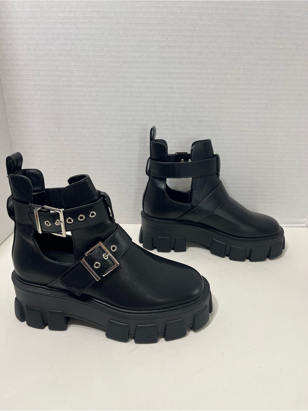 TRUFFLE Collection chunky black platform ankle boots with buckles women’s size 7